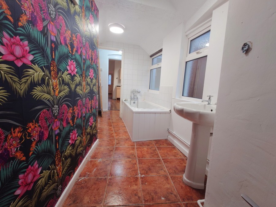 Images for High Street, Silverdale, Newcastle EAID:49b9316610c762073834153eee719ae7 BID:1