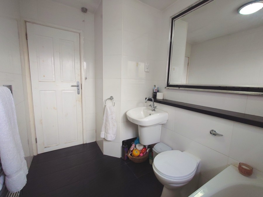 Images for Silverstone Crescent, Packmoor, Stoke-on-Trent EAID:49b9316610c762073834153eee719ae7 BID:1