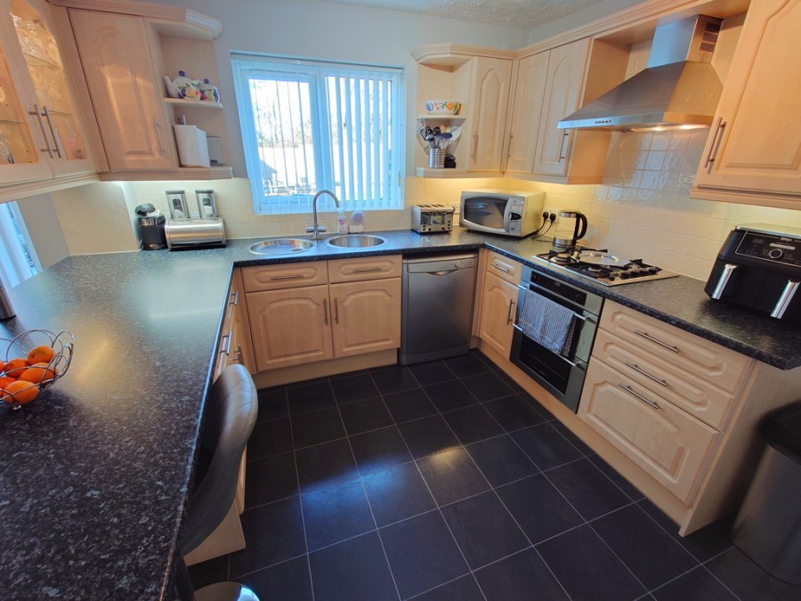 Images for Rossett Grove, Packmoor, Stoke-on-Trent EAID:49b9316610c762073834153eee719ae7 BID:1