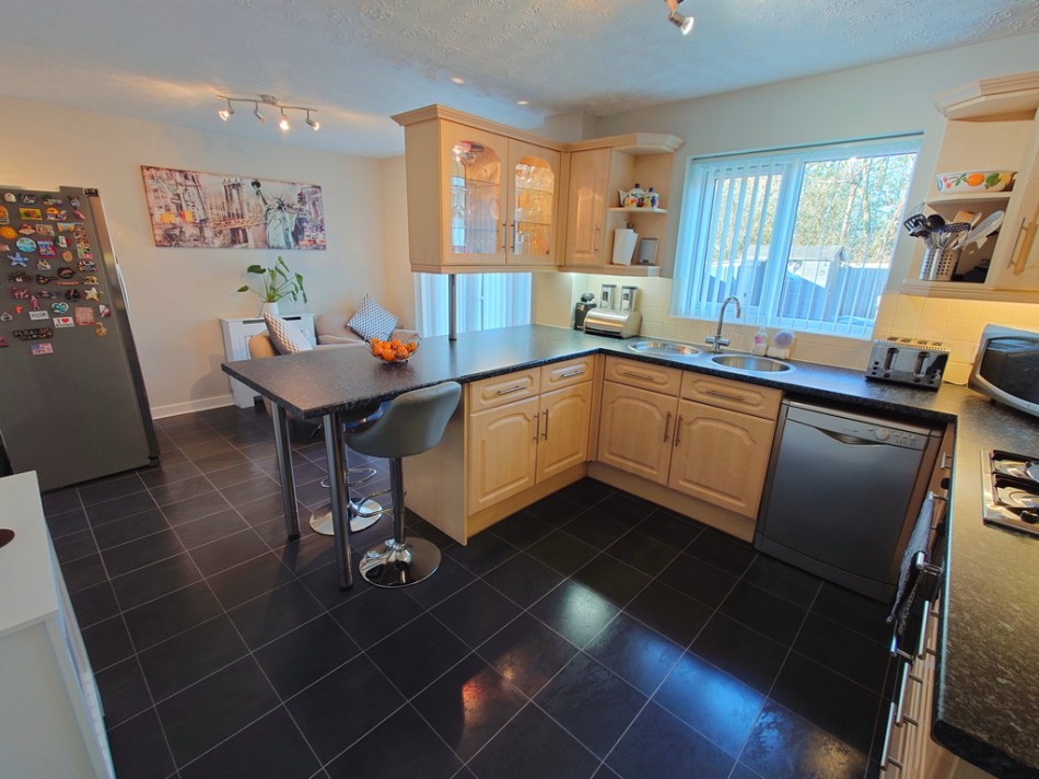 Images for Rossett Grove, Packmoor, Stoke-on-Trent EAID:49b9316610c762073834153eee719ae7 BID:1