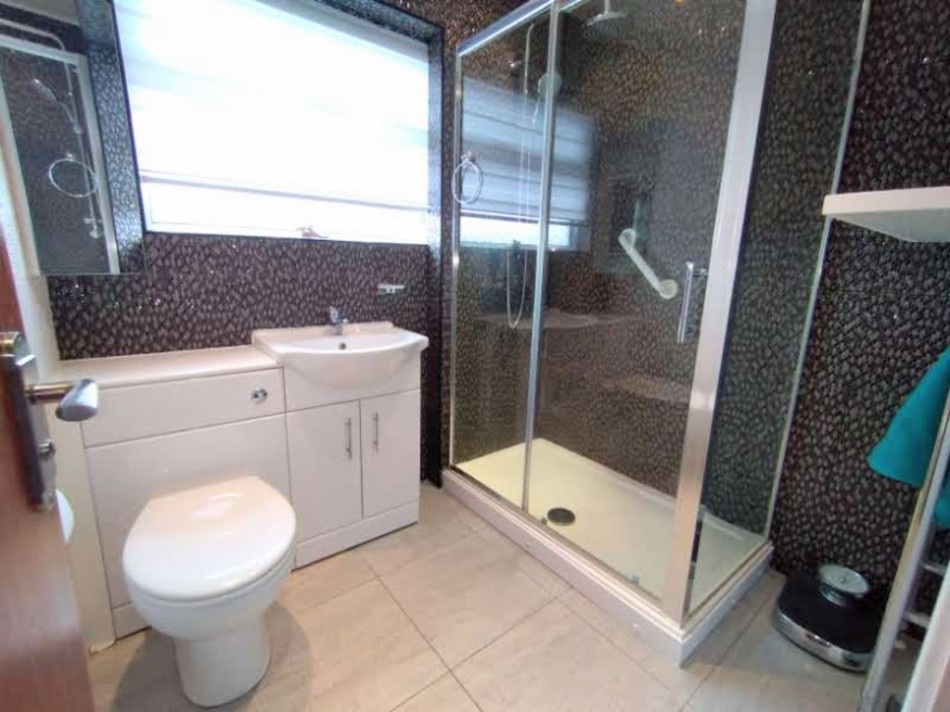 Images for Lordshire Place, Packmoor, Stoke-on-Trent EAID:49b9316610c762073834153eee719ae7 BID:1