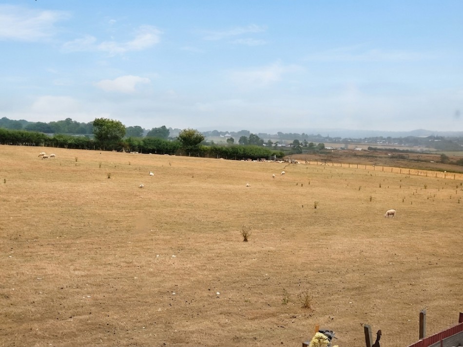 Images for Lordshire Place, Packmoor, Stoke-on-Trent EAID:49b9316610c762073834153eee719ae7 BID:1